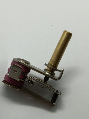 Termostato bimetálico ajustável com faixa de temperatura entre 50 e 250 °C e 100 ciclos de resistência
